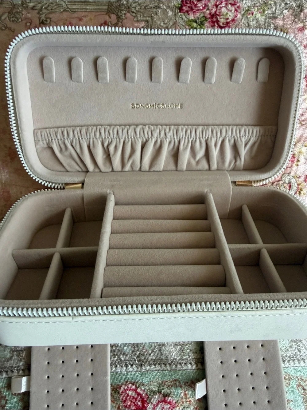 Songmicshome|ANAH~ Jewelry Travel Box with Mirror|Cloud White|GUC